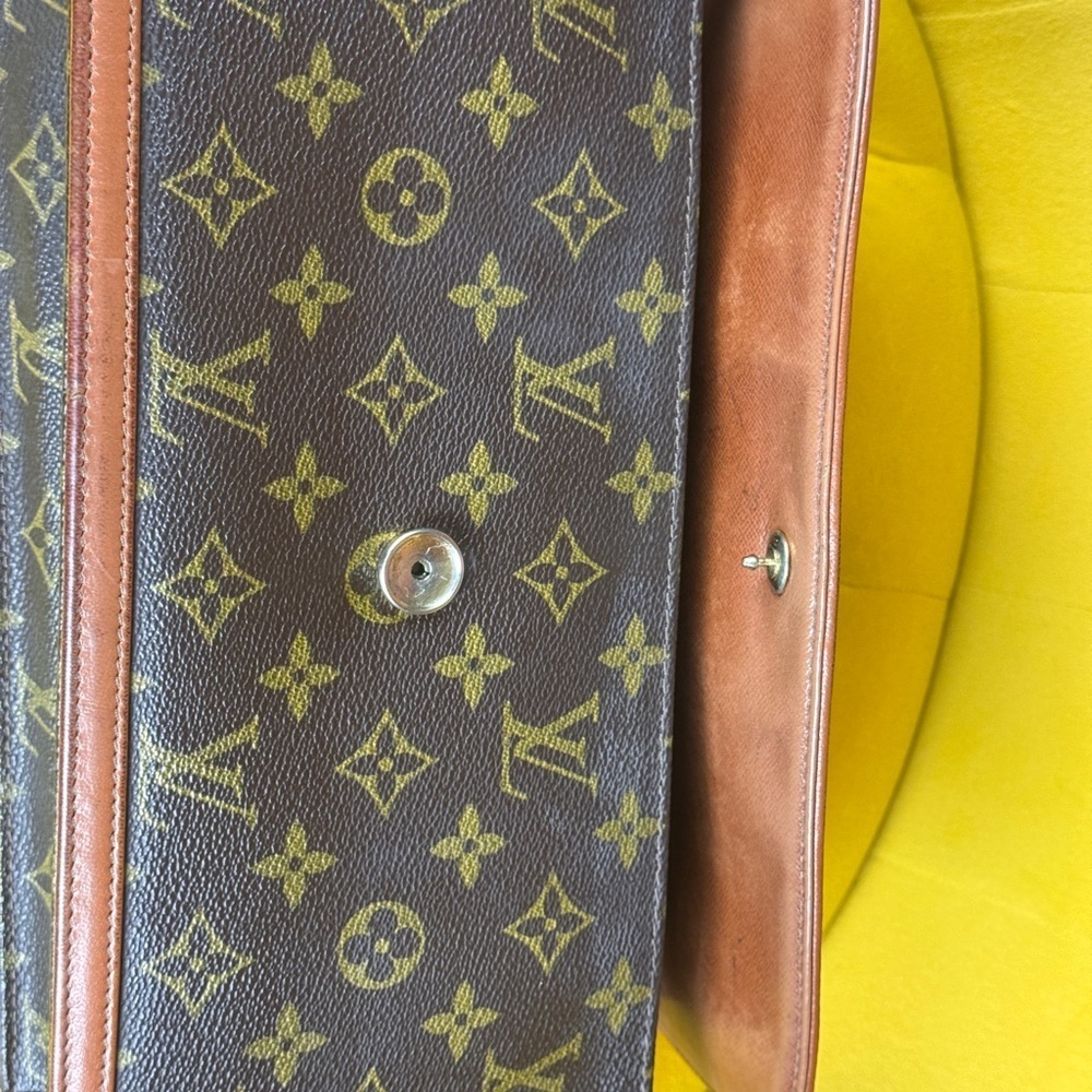 Louis Vuitton Vintage Monogram Canvas Clutch with Tan Trim - Picture 11 of 12